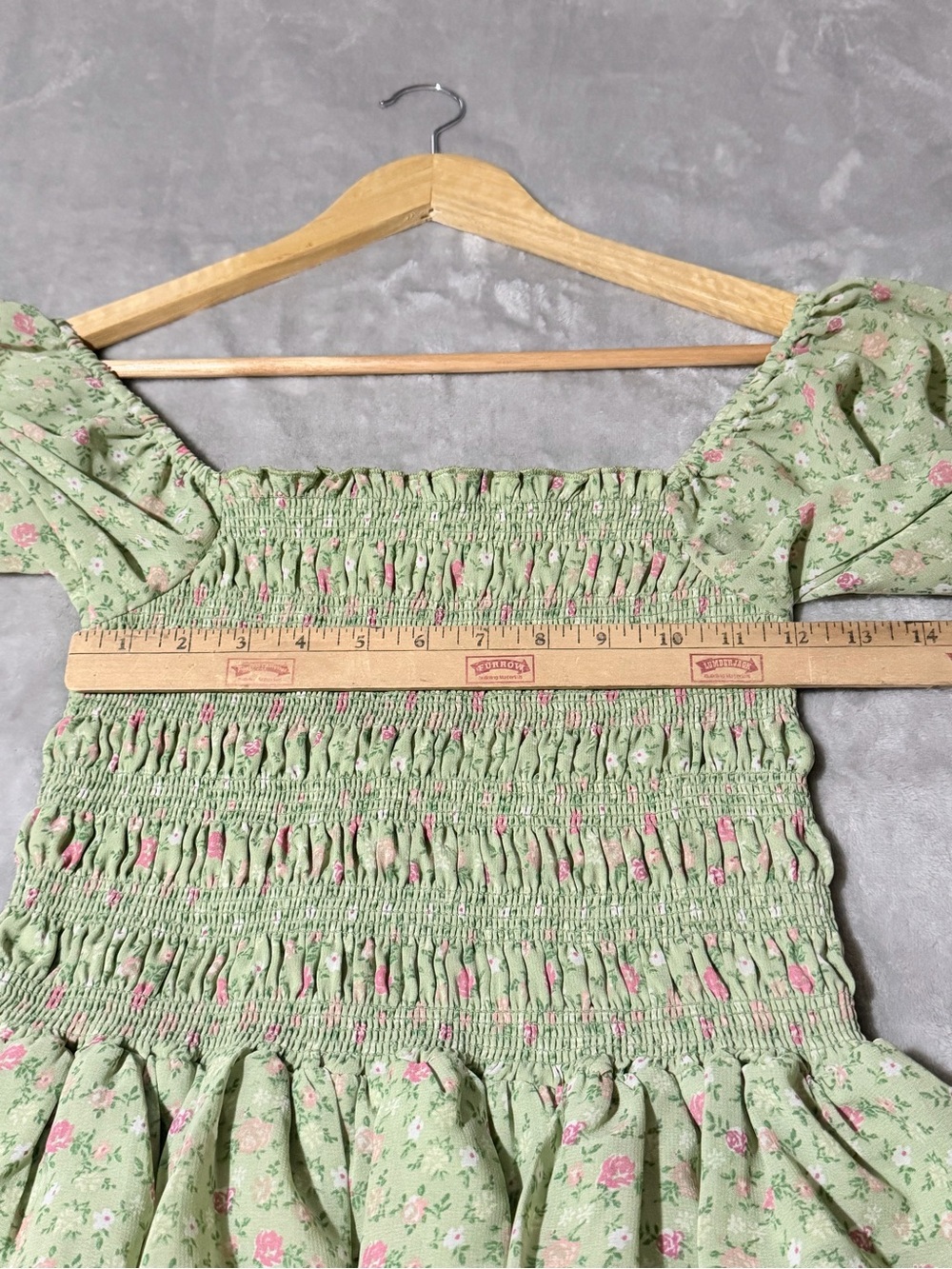 Smocked Floral Puff-Sleeve Crop Top in Sage Green - Picture 6 of 7